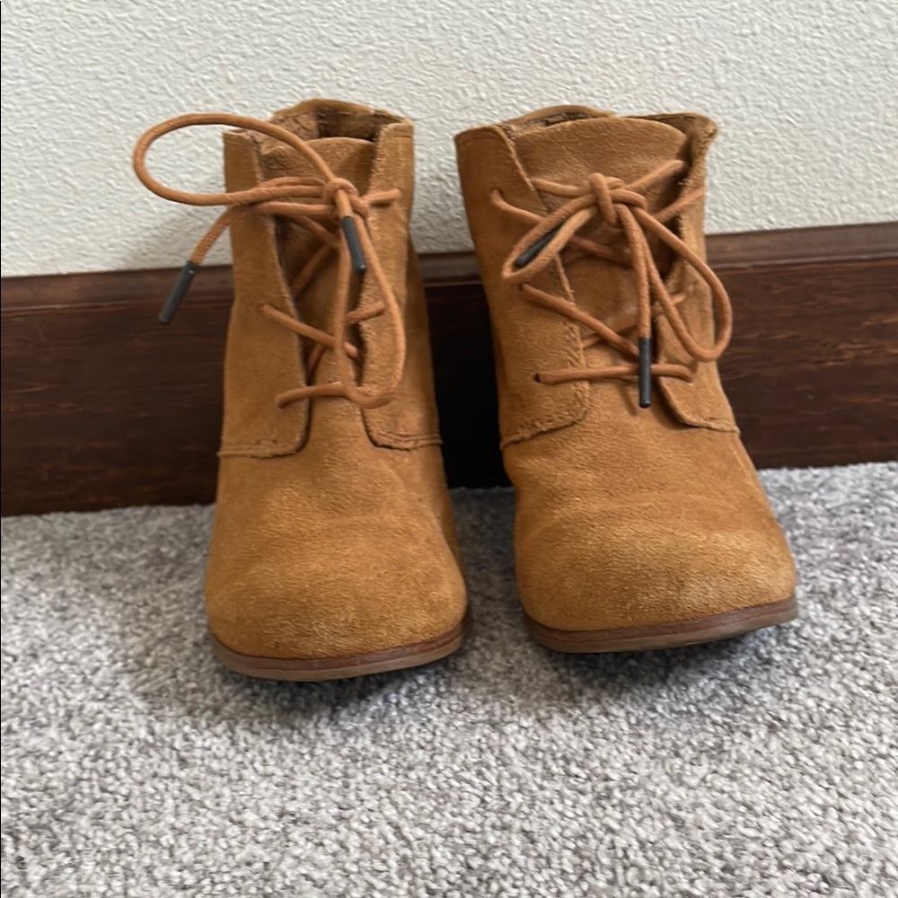 Toms Tan Lace Up Boots with Rounded Toe and Chunky Heel